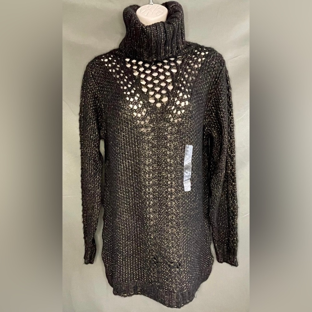 NWT women’s turtleneck sweater Guess (XL) MSRP $89